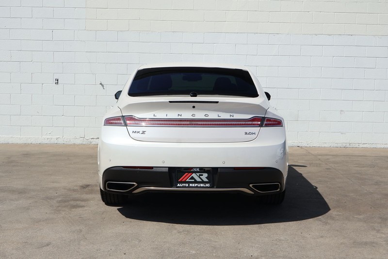 Lincoln MKZ Vehicle Full-screen Gallery Image 06