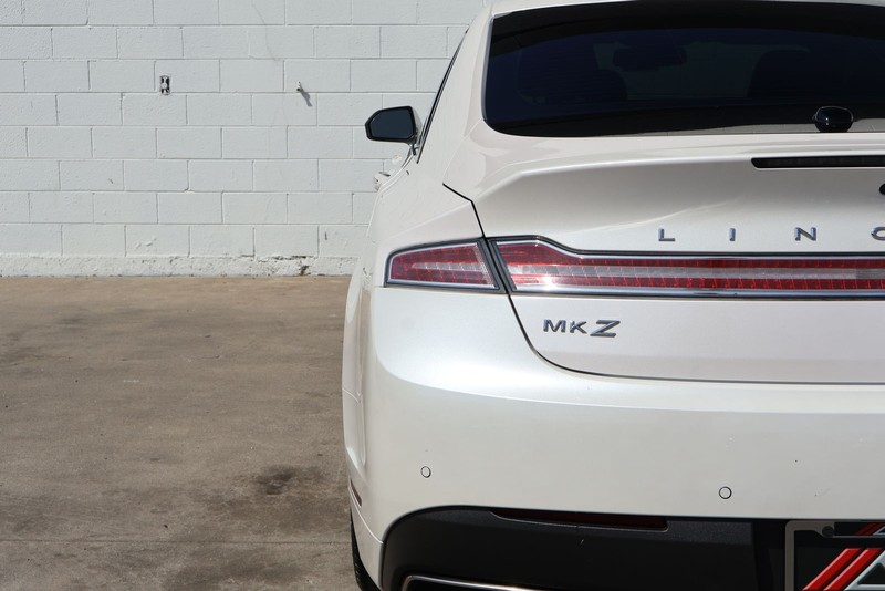 Lincoln MKZ Vehicle Full-screen Gallery Image 07