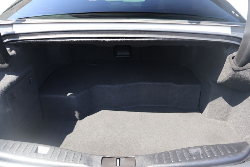 Lincoln MKZ Vehicle Full-screen Gallery Image 08