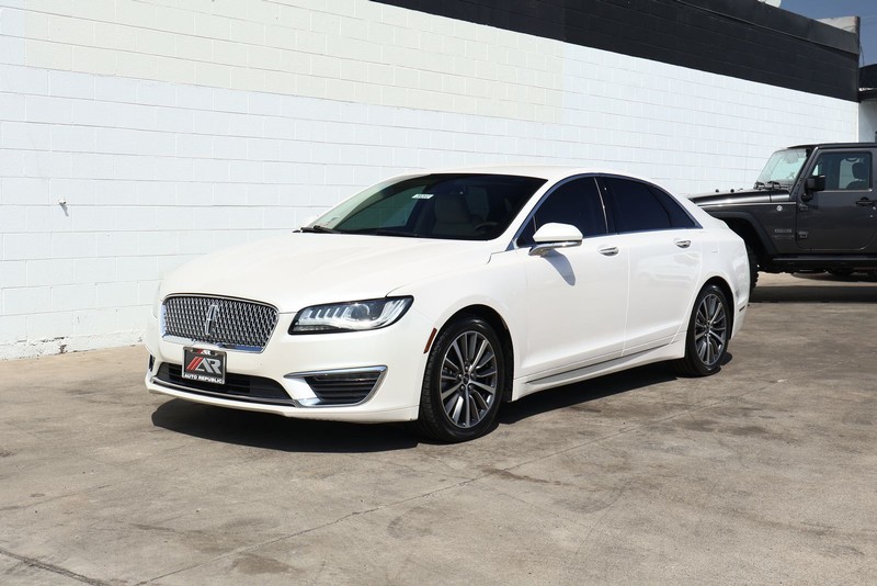 Lincoln MKZ Vehicle Full-screen Gallery Image 11