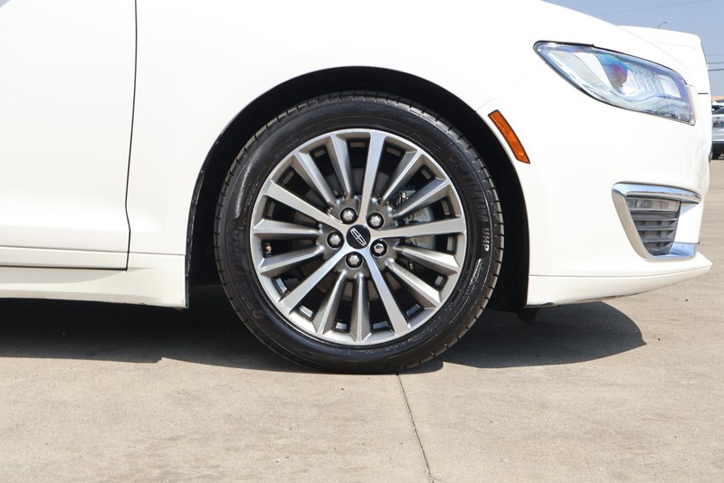 Lincoln MKZ Vehicle Full-screen Gallery Image 13