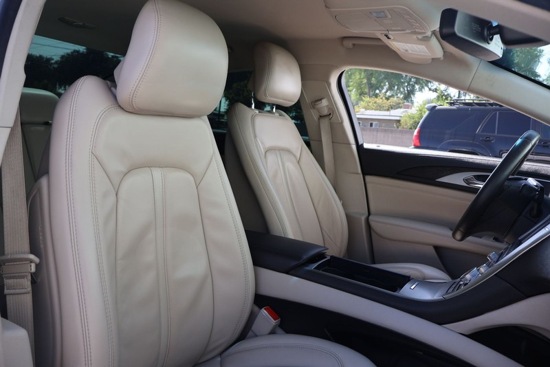 Lincoln MKZ Vehicle Full-screen Gallery Image 20