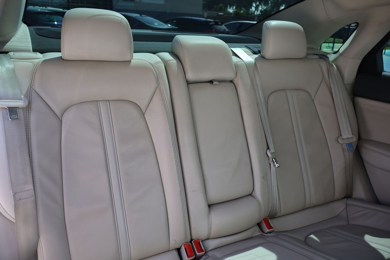 Lincoln MKZ Vehicle Full-screen Gallery Image 21