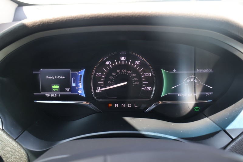 Lincoln MKZ Vehicle Full-screen Gallery Image 24