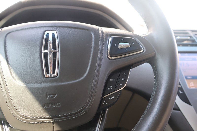 Lincoln MKZ Vehicle Full-screen Gallery Image 27