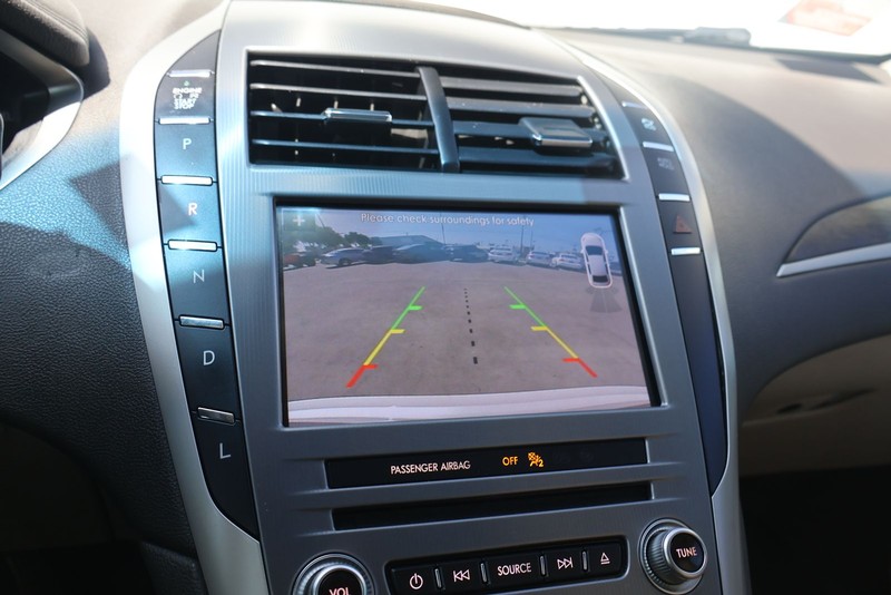 Lincoln MKZ Vehicle Full-screen Gallery Image 30