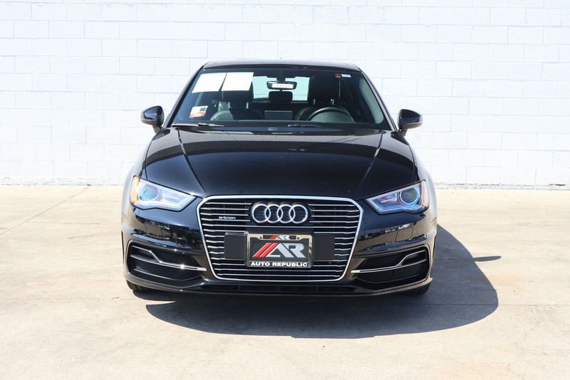 Audi A3 e-tron Vehicle Full-screen Gallery Image 02