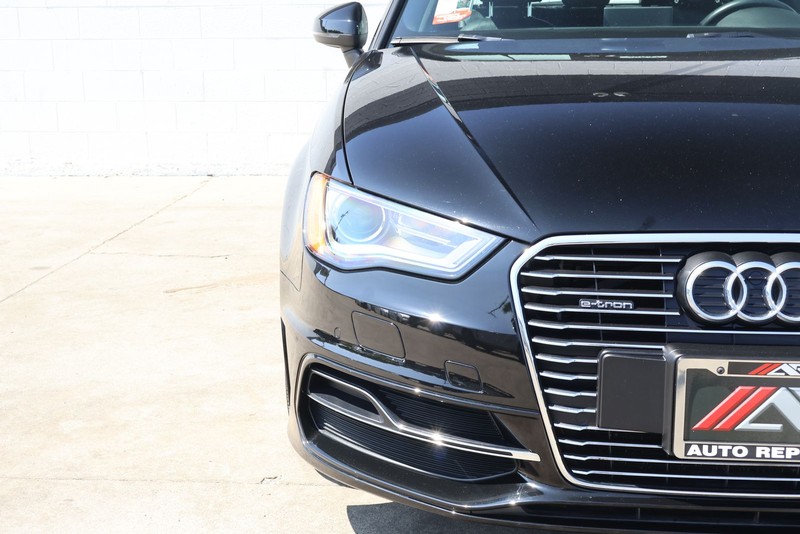 Audi A3 e-tron Vehicle Full-screen Gallery Image 03