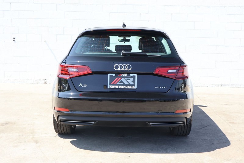 Audi A3 e-tron Vehicle Full-screen Gallery Image 06