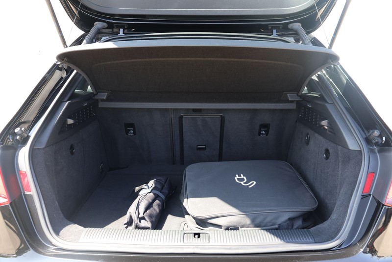 Audi A3 e-tron Vehicle Full-screen Gallery Image 08