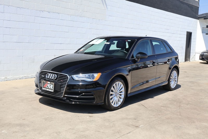 Audi A3 e-tron Vehicle Full-screen Gallery Image 11