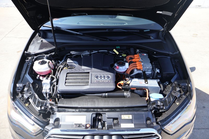 Audi A3 e-tron Vehicle Full-screen Gallery Image 12