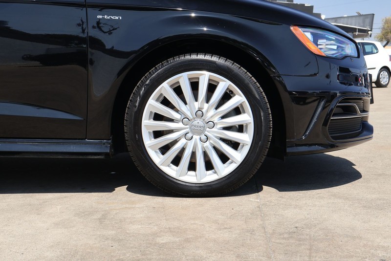 Audi A3 e-tron Vehicle Full-screen Gallery Image 13