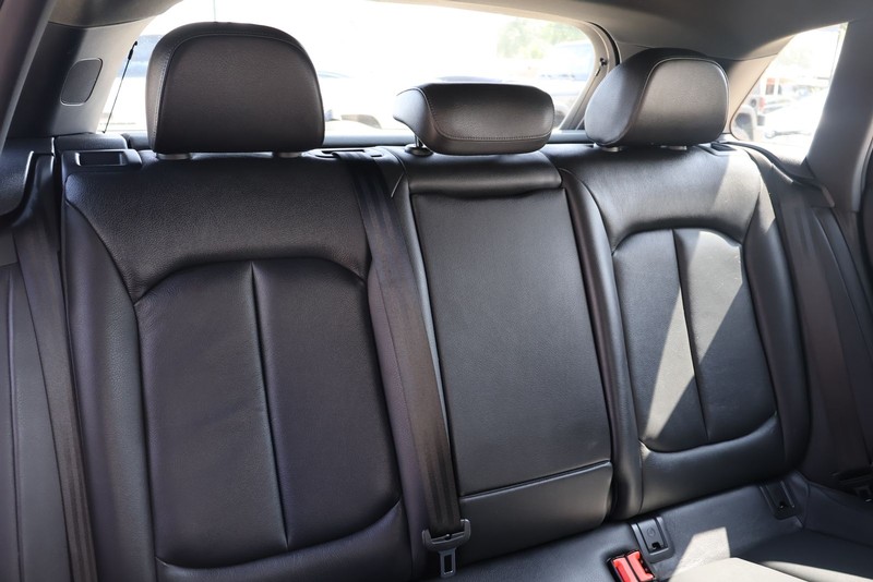 Audi A3 e-tron Vehicle Full-screen Gallery Image 21