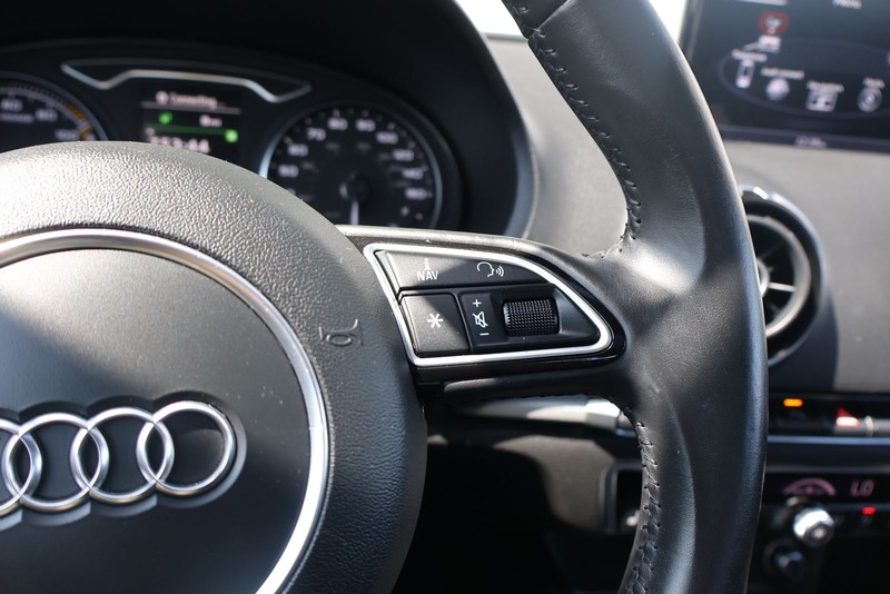 Audi A3 e-tron Vehicle Full-screen Gallery Image 26