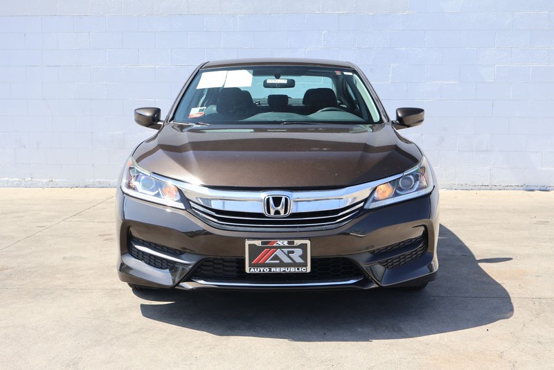 Honda Accord Sedan Vehicle Full-screen Gallery Image 02