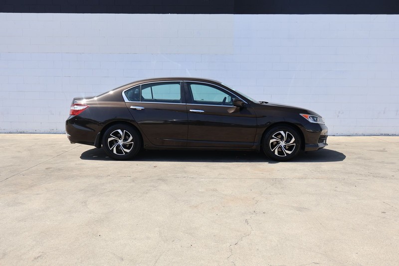 Honda Accord Sedan Vehicle Full-screen Gallery Image 04