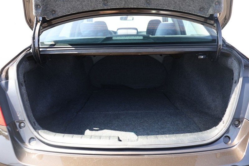 Honda Accord Sedan Vehicle Full-screen Gallery Image 08