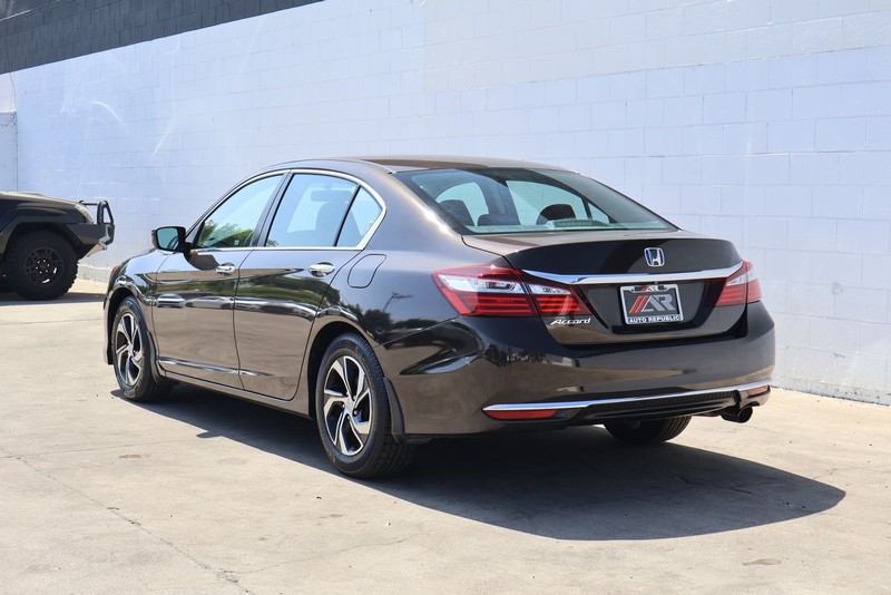 Honda Accord Sedan Vehicle Full-screen Gallery Image 09