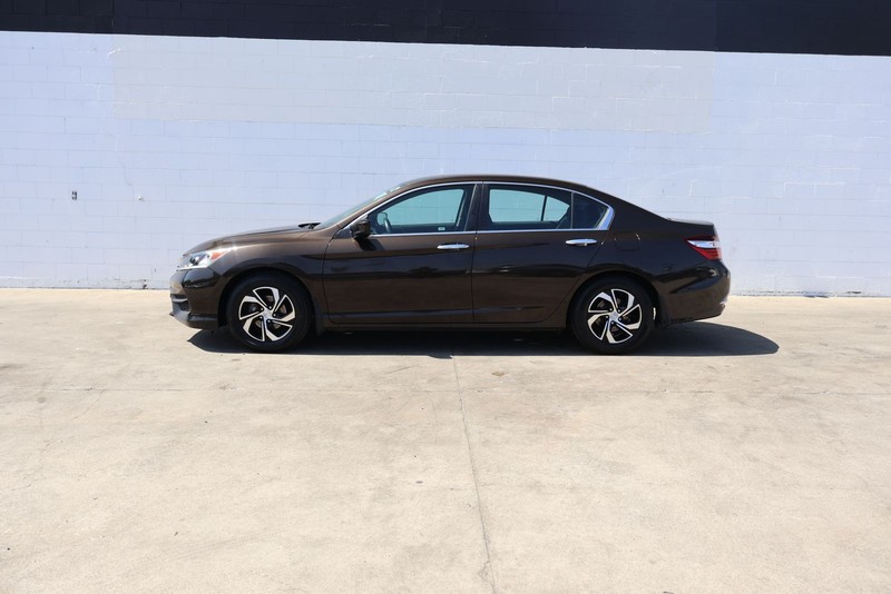 Honda Accord Sedan Vehicle Full-screen Gallery Image 10