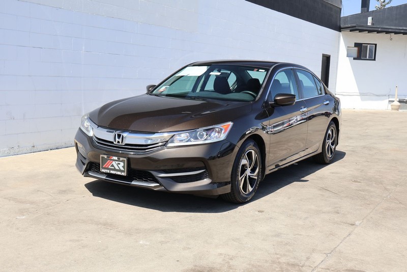 Honda Accord Sedan Vehicle Full-screen Gallery Image 11