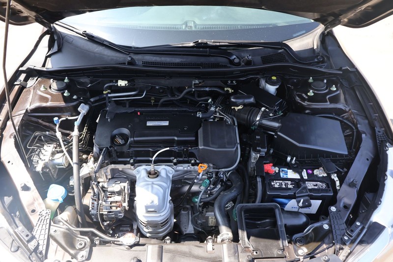 Honda Accord Sedan Vehicle Full-screen Gallery Image 12