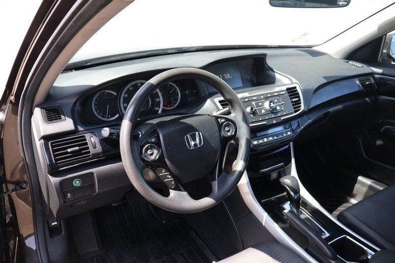Honda Accord Sedan Vehicle Full-screen Gallery Image 16