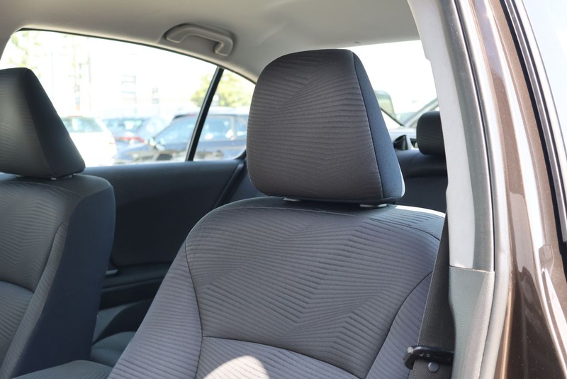 Honda Accord Sedan Vehicle Full-screen Gallery Image 18