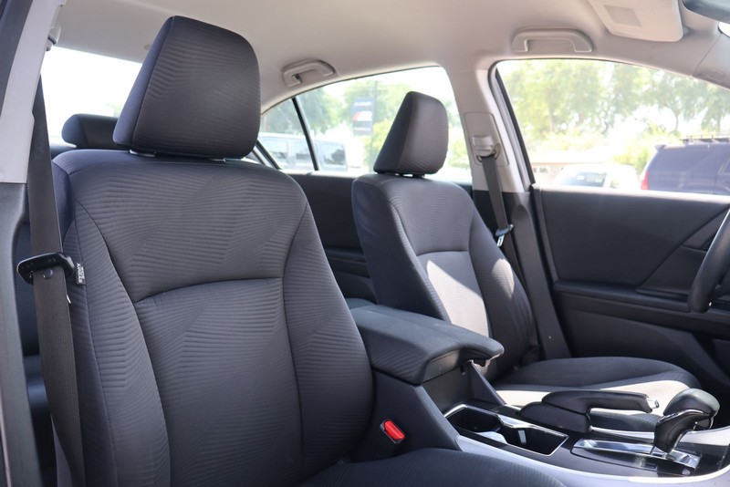 Honda Accord Sedan Vehicle Full-screen Gallery Image 20