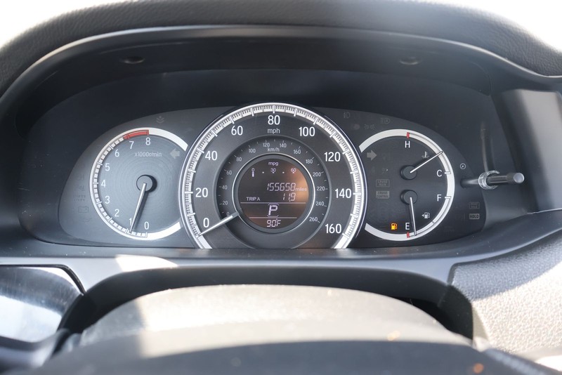 Honda Accord Sedan Vehicle Full-screen Gallery Image 23