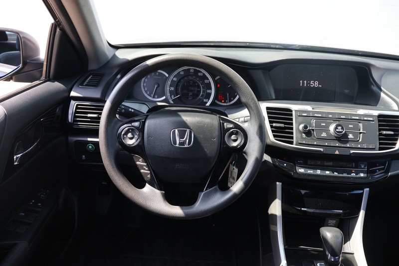 Honda Accord Sedan Vehicle Full-screen Gallery Image 24