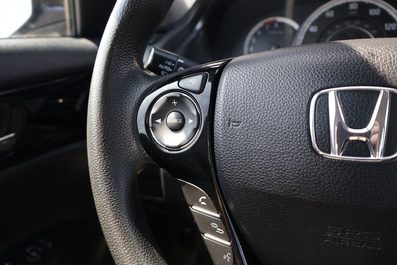 Honda Accord Sedan Vehicle Full-screen Gallery Image 25