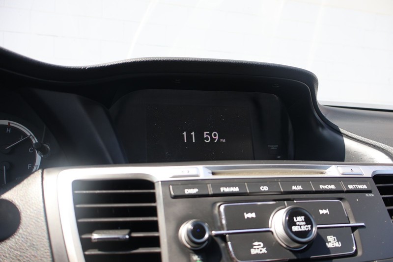 Honda Accord Sedan Vehicle Full-screen Gallery Image 28