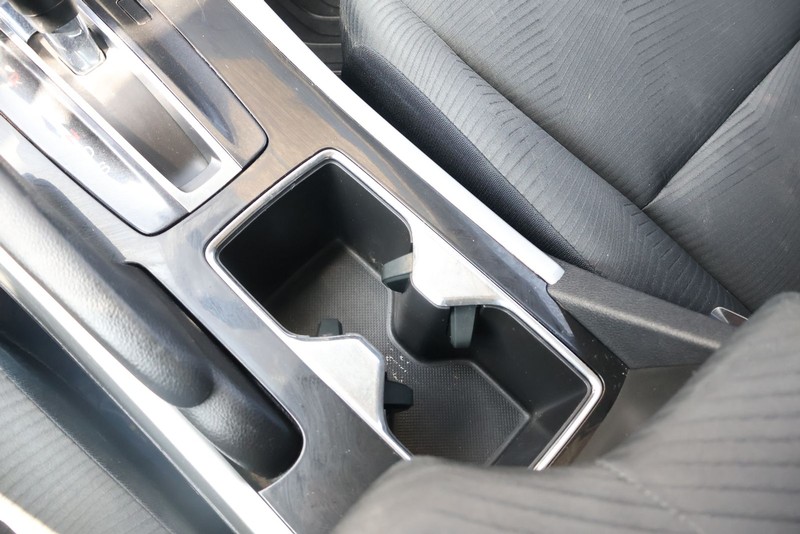 Honda Accord Sedan Vehicle Full-screen Gallery Image 31