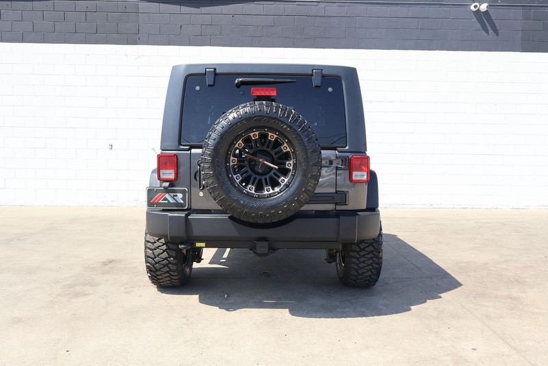 Jeep Wrangler Unlimited Vehicle Full-screen Gallery Image 06