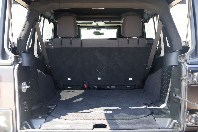 Jeep Wrangler Unlimited Vehicle Full-screen Gallery Image 08