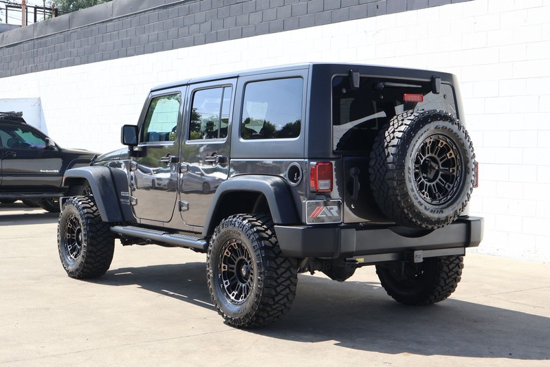 Jeep Wrangler Unlimited Vehicle Full-screen Gallery Image 09
