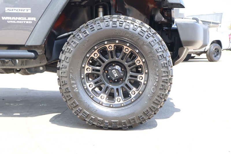 Jeep Wrangler Unlimited Vehicle Full-screen Gallery Image 13