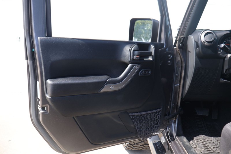 Jeep Wrangler Unlimited Vehicle Full-screen Gallery Image 14