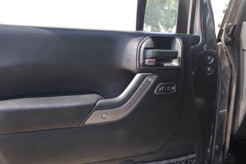 Jeep Wrangler Unlimited Vehicle Full-screen Gallery Image 15