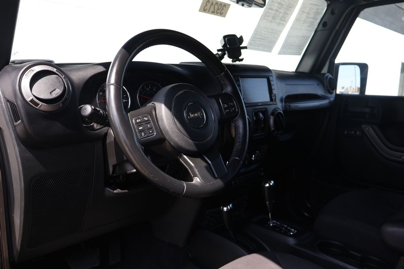 Jeep Wrangler Unlimited Vehicle Full-screen Gallery Image 16