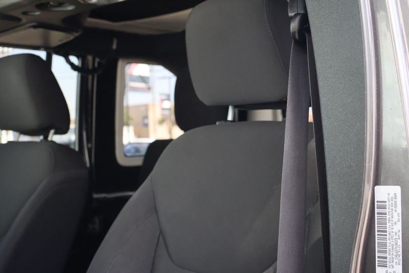 Jeep Wrangler Unlimited Vehicle Full-screen Gallery Image 18