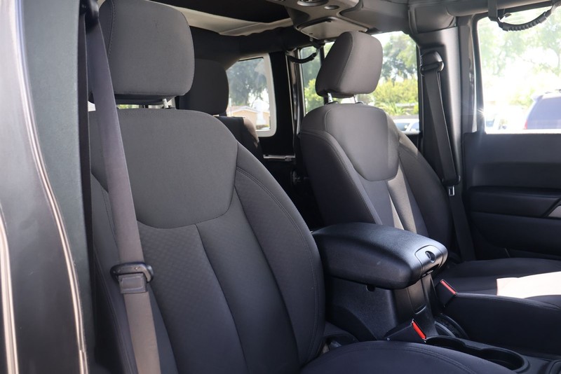 Jeep Wrangler Unlimited Vehicle Full-screen Gallery Image 20