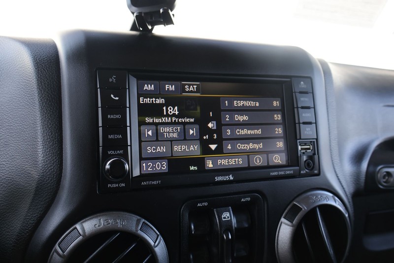 Jeep Wrangler Unlimited Vehicle Full-screen Gallery Image 28