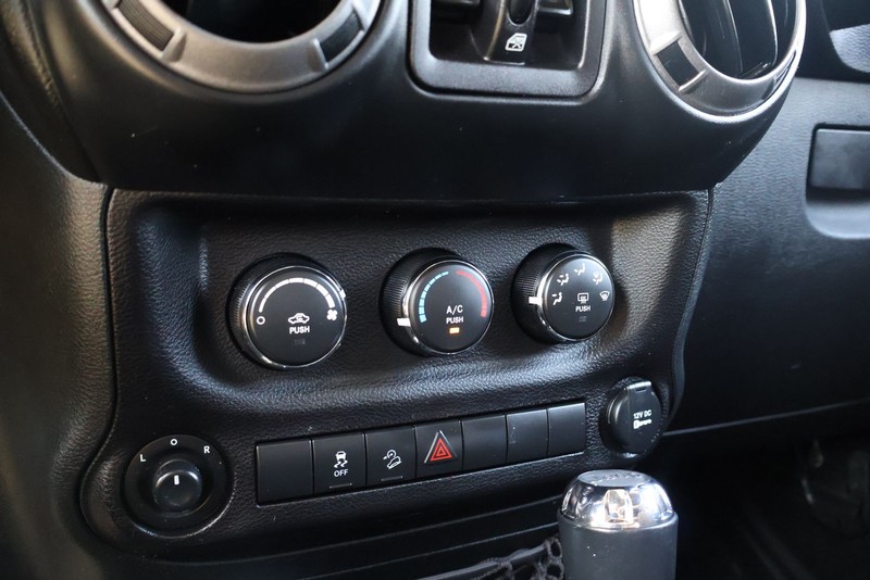 Jeep Wrangler Unlimited Vehicle Full-screen Gallery Image 30