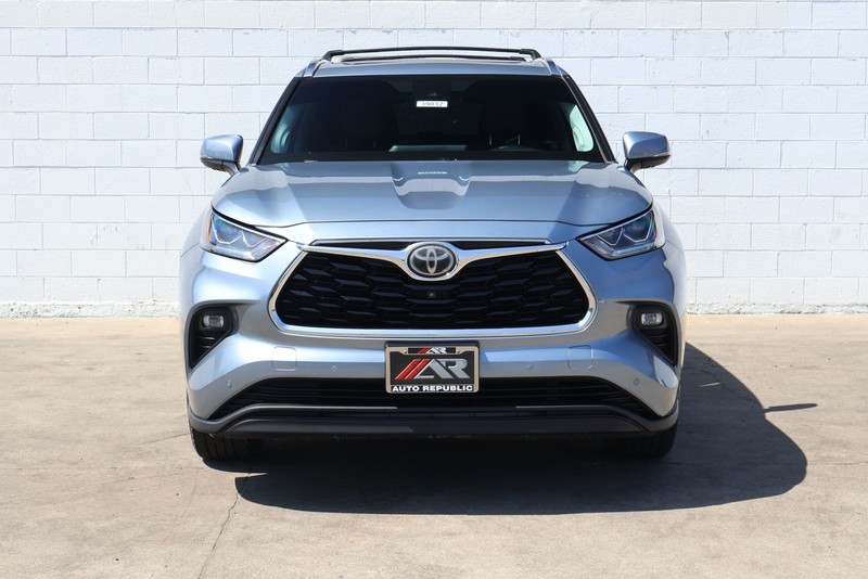 Toyota Highlander Vehicle Full-screen Gallery Image 02