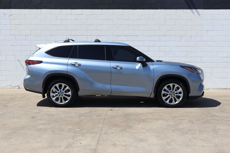 Toyota Highlander Vehicle Full-screen Gallery Image 04