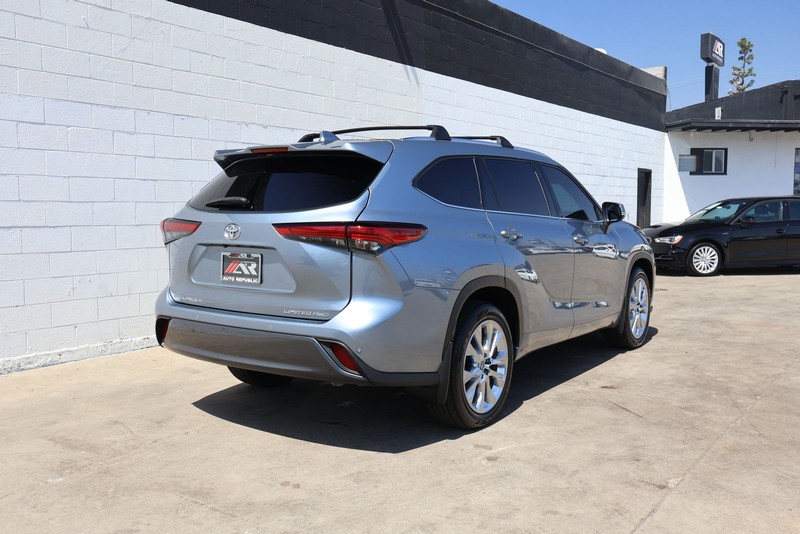 Toyota Highlander Vehicle Full-screen Gallery Image 05