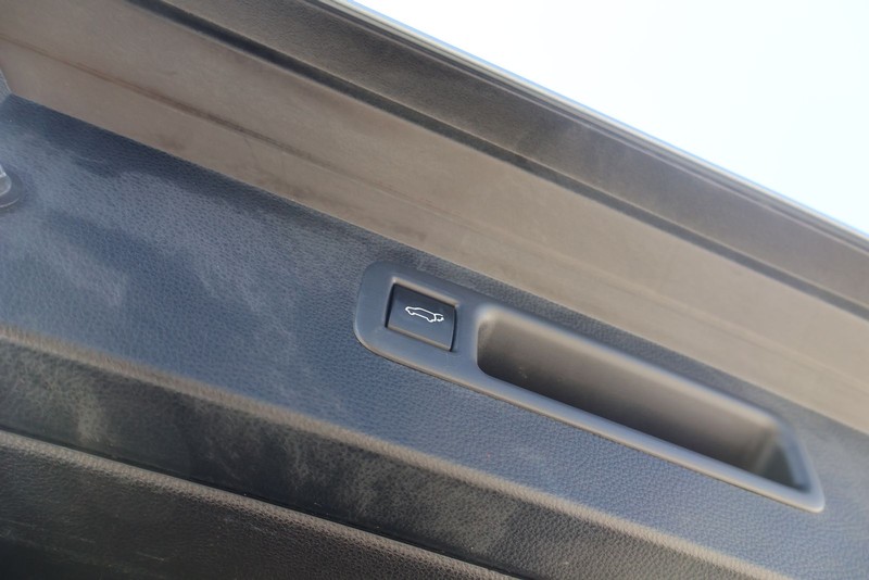 Toyota Highlander Vehicle Full-screen Gallery Image 09