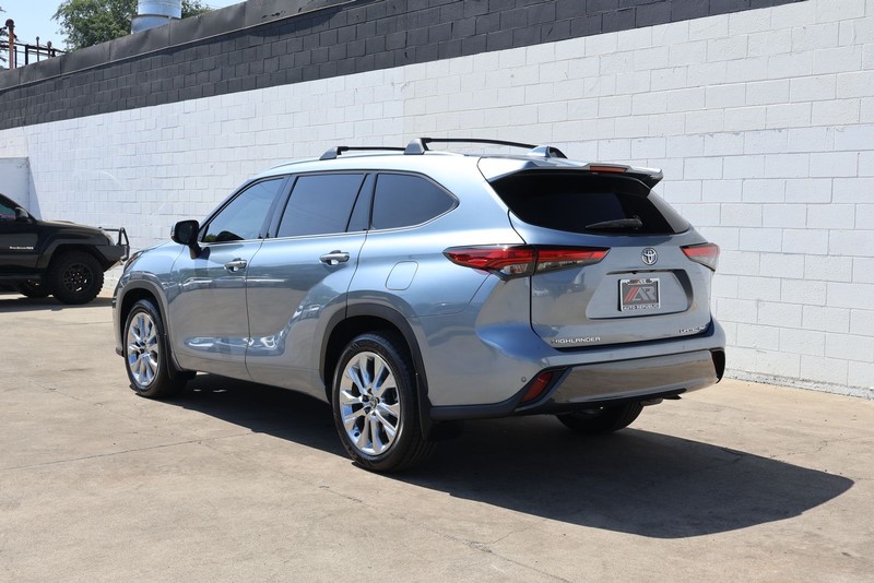 Toyota Highlander Vehicle Full-screen Gallery Image 10